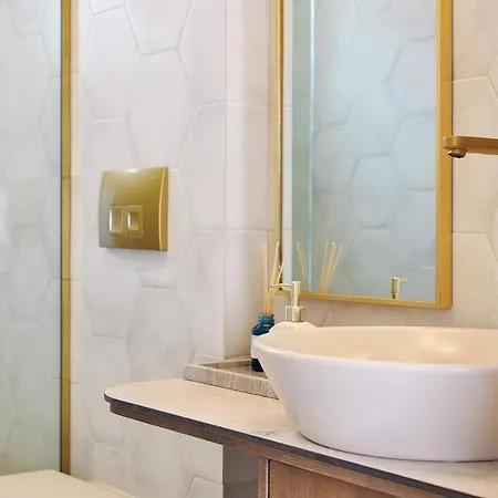 Blush & Crema Apartment