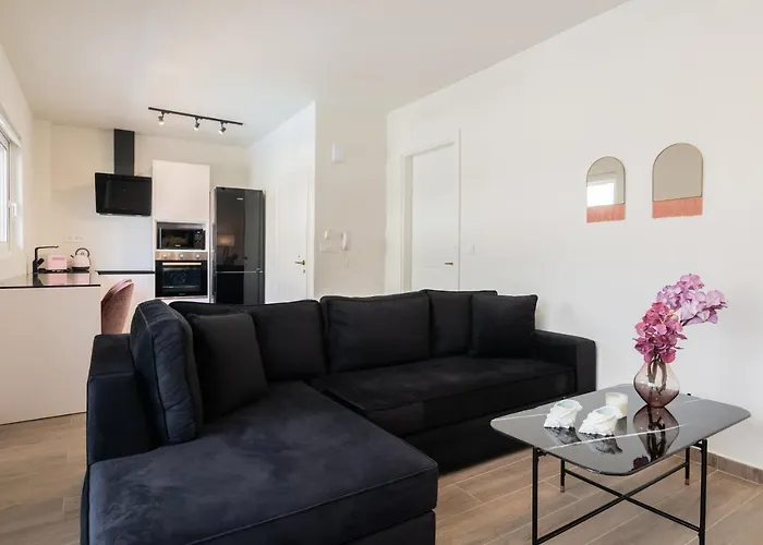 Blush & Crema Zakynthos