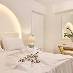 Blush - Crema - Leopard Apartments