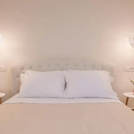 Blush & Crema Lägenhet